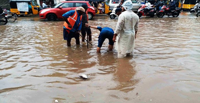 Overflowing Lake Inundates Hyderabad-Bengaluru National Highway