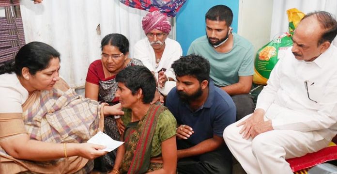 Telangana ministers visit rape-murder victim's family