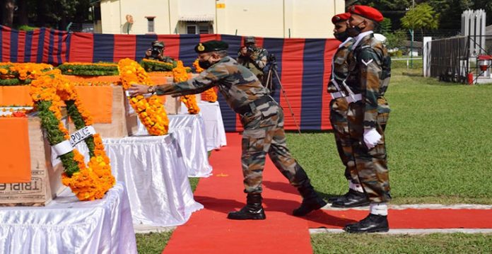 army pays tributes to soldiers killed in j&k gunfight