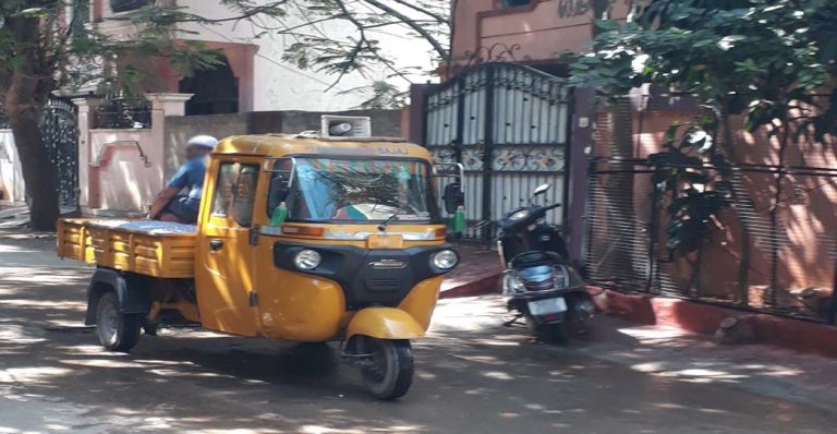 autos with loud speakers (16)