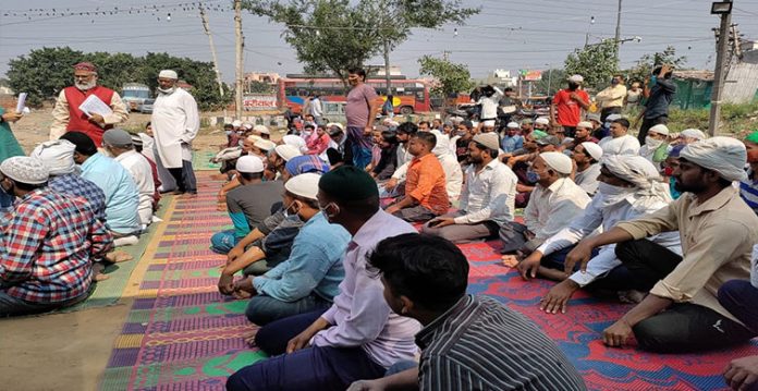“Band karo, band karo!”- protester disrupt Friday prayers at Gurgaon; 30 detained