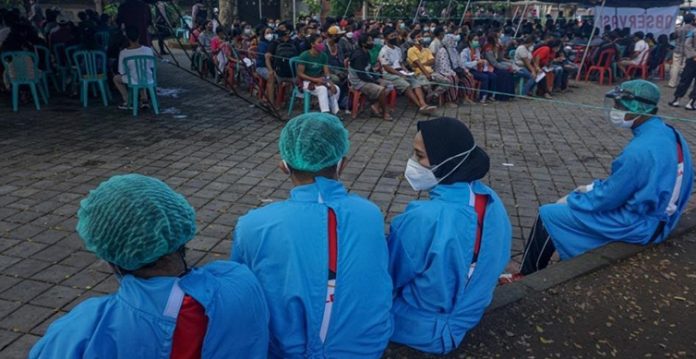 covid pandemic killed 80k 180k health workers till may 2021 who