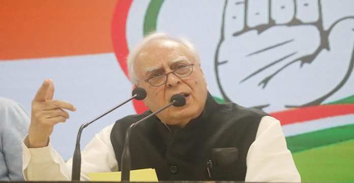 kapil sibal comes in support of priyanka gandhi