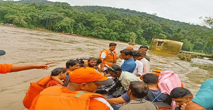 kerala floods; congress blames government for not acting on warnings