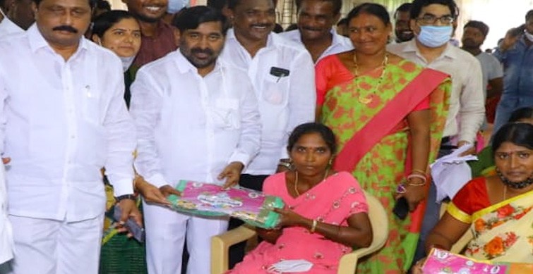 minister jagadish reddy distributes batukamma sarees in suryapet