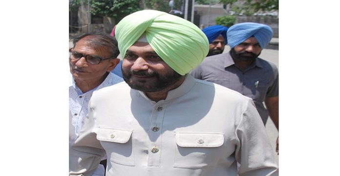 navjot singh sidhu demands personal audience from sonia gandhi, ahead of polls