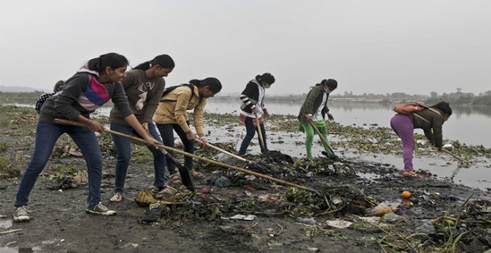 on gandhi jayanti, activists clean up yamuna bank