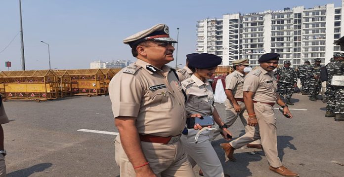 our priority is to restore traffic delhi's top cop on removing barricades at protest sites