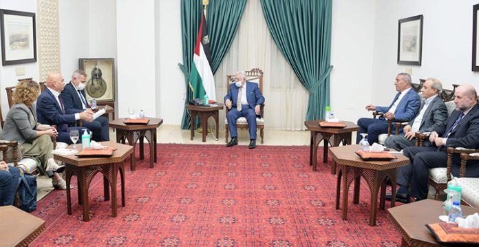 palestinian president , israeli ministers discuss peace process