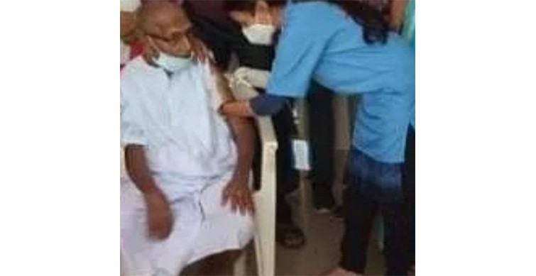 125-year-old seer takes Covid vax in Varanasi