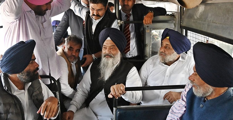 badal, akali leaders court arrest in chandigarh