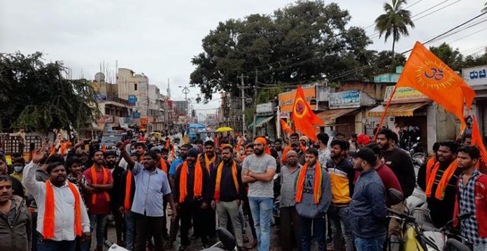 Hindu outfits observe bandh to condemn attack on pilgrims in Karnataka
