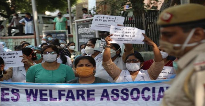 RDA Doctors, Resident Doctors Stage Protest Against Pending Salaries In Hindu Rao Hospital 