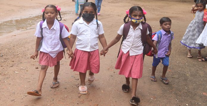 27 school students test covid 19 positive in tamil nadus's dharapuram