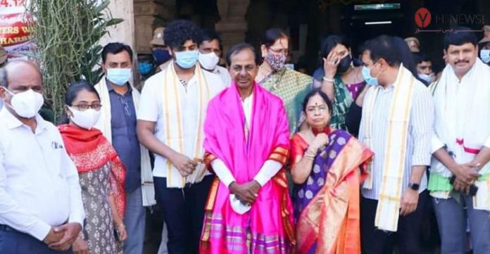 KCR with family visits Ranganatha Temple in Tamil Nadu