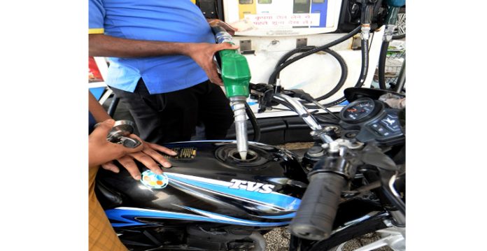 Petrol is now Rs 8 cheaper in Delhi as VAT gets cut down