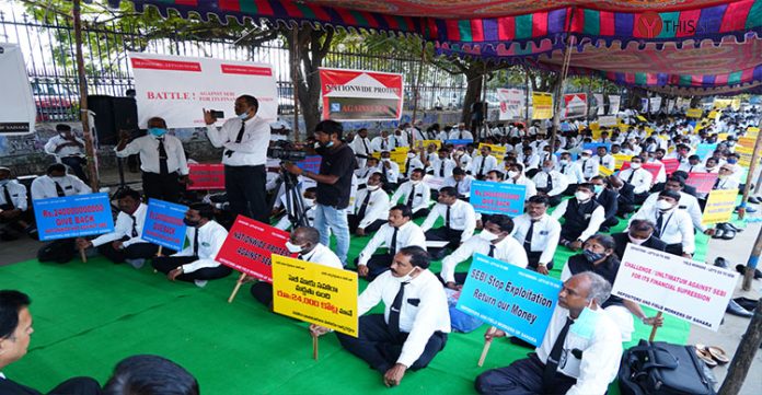 Workers and Esteemed Investors of Sahara protest against SEBI in Large Numbers