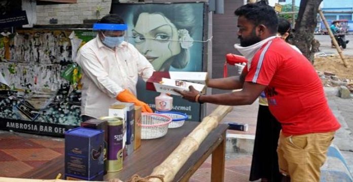 tn sold liquor worth rs 210 cr on eve of lockdown