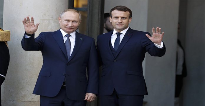 Russian President Vladimir Putin and French President Emmanuel Macron