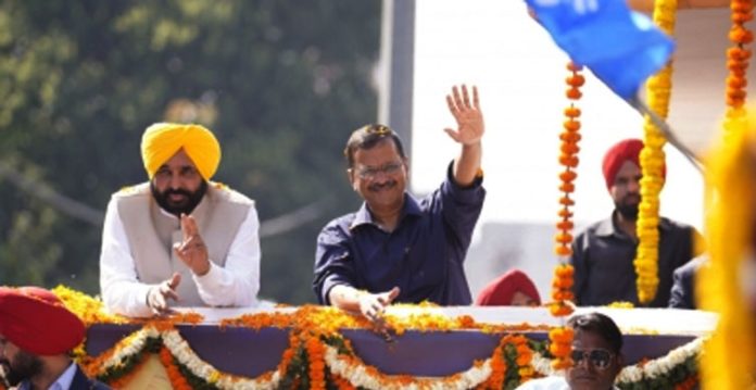 Arvind Kejriwal, accompanied by Chief Minister-designate Bhagwant Mann