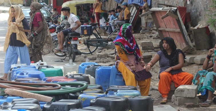 taj city runs dry as old, rusted pipelines release more air than water