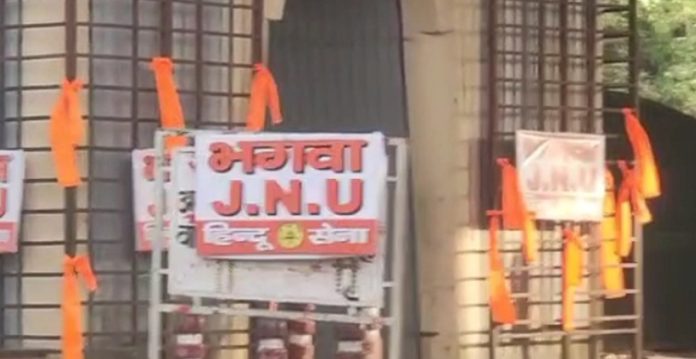 hindu sena puts up saffron flags outside jnu, cops remove it