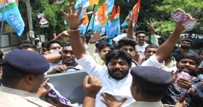 nsui members try to lay siege to raj bhavan in hyderabad