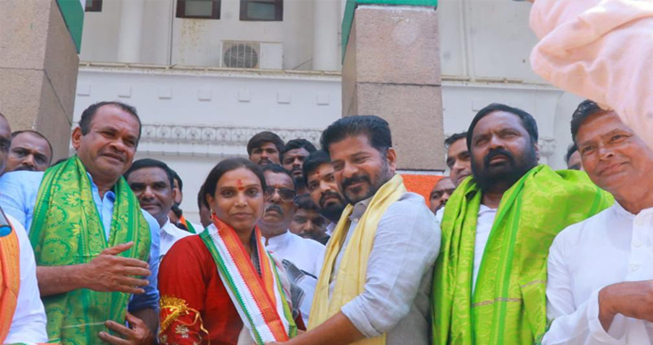 trs corporator vijaya reddy joins congress