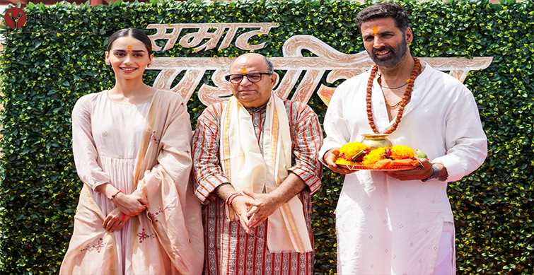 Akshay, Manushi