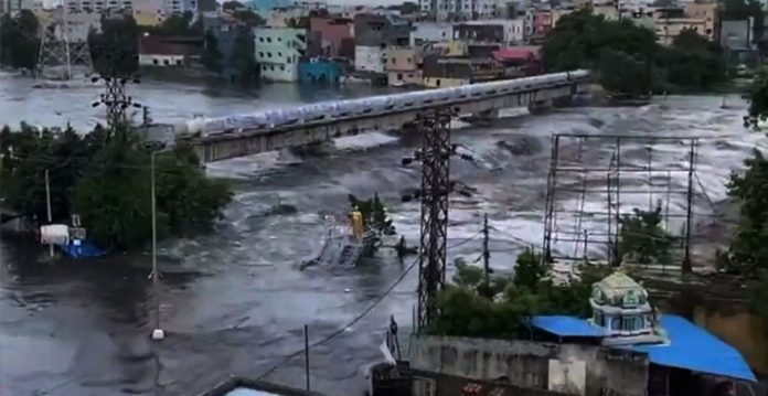 heavy inflows in musi cause closure of the moosarambagh bridge