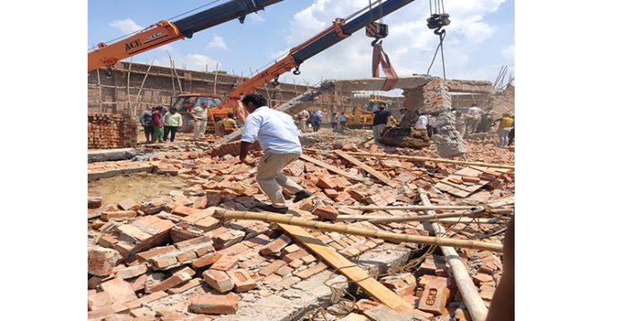 modi, kejriwal express grief over delhi wall collapse incident