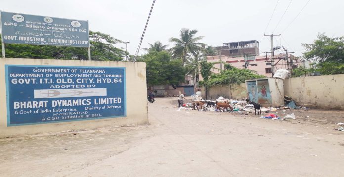 Garbage dumping at Govt. ITI old city poses health risk for trainees