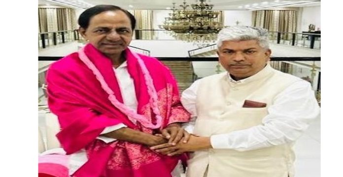 bjp loses another leader to trs in telangana