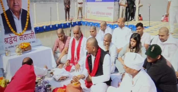 mulayam's ashes immersed in sangam