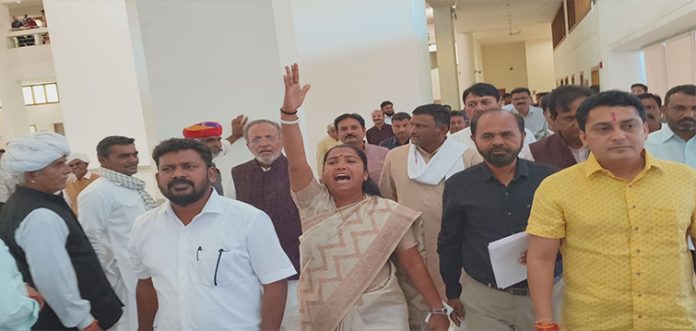congress stages walkout in gujarat assembly