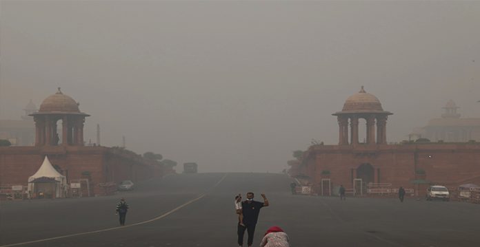 delhi air quality remains under 'very poor' category