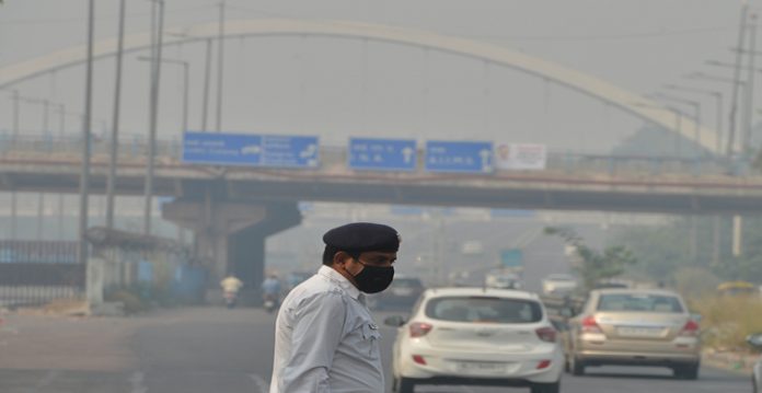 delhi's air quality continues to be 'very poor'