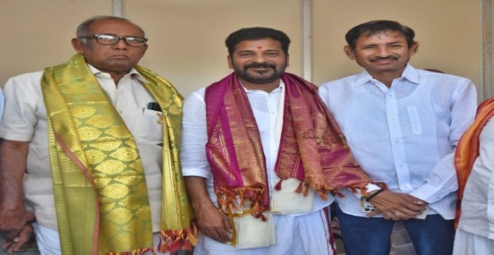 Former MLA and BRS leader Gurunath Reddy joins Congress party