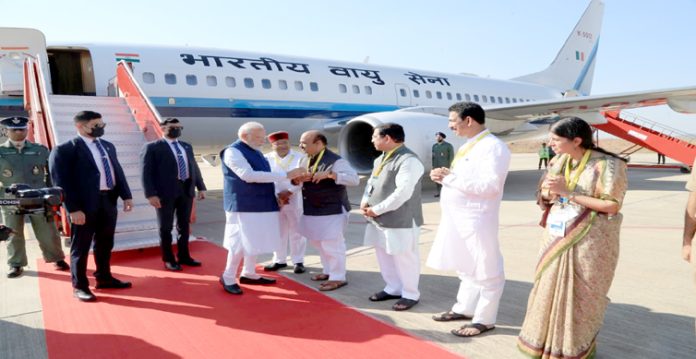 national youth festival; pm modi arrives in k'taka; yedyurappa not invited