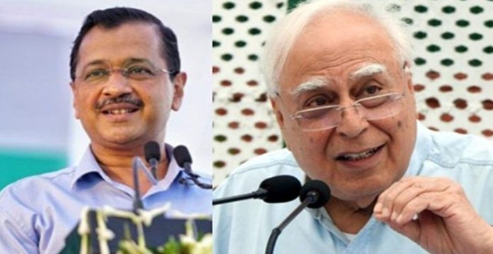 delhi cm lauds kapil sibal's initiative, says 'will fight together'