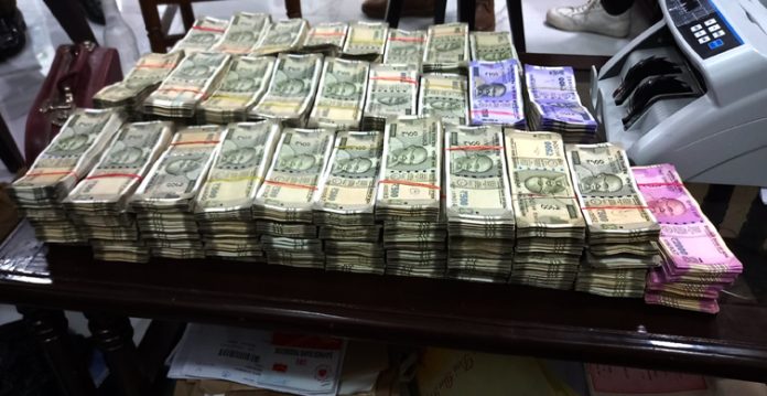 3 held in trap case by cbi, 1.02 cr recovered