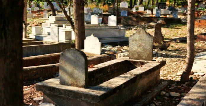 Cleaning up of graveyards undertaken on the occasion of Shab-e-Barat