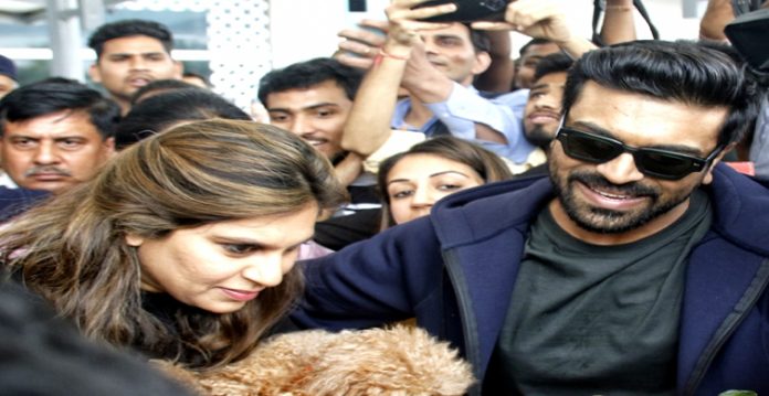 new delhi : south indian actor ram charan with his wife welcome by fans after they arrived from oscar award ceremony outside t3 airport in new delhi on friday march 17, 2023.(photo: wasim sarvar/ians)
