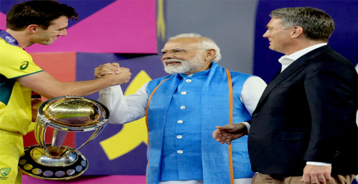 modi with world cup trophy
