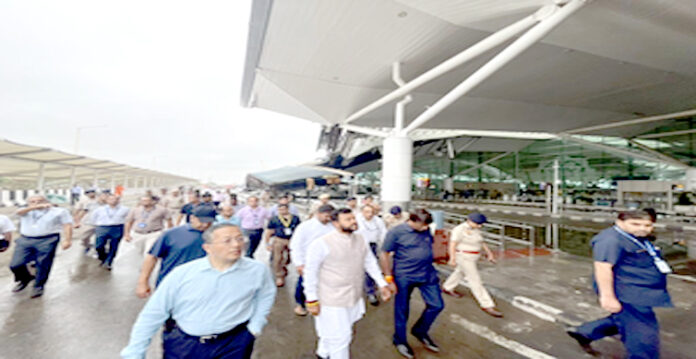 delhi airport wall collaps minister