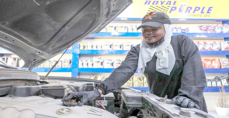 female mechanic asawar mustafa