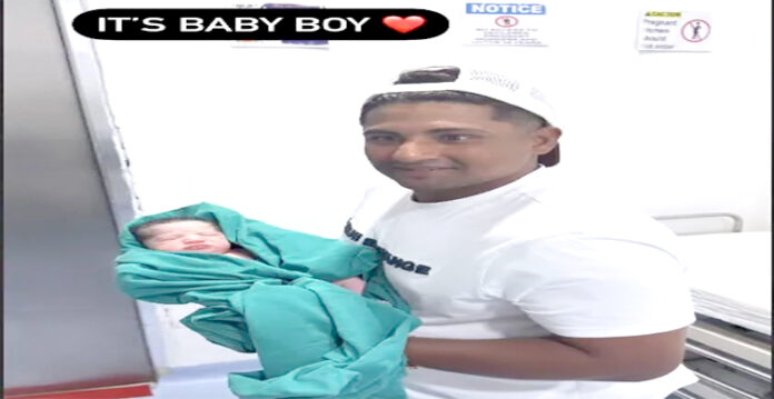 sarfaraz khan with his son
