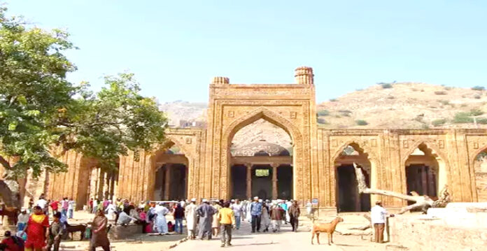 adhai din ka jhonpra