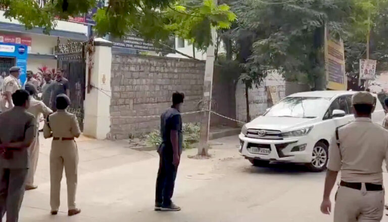 allu arjun at police station ]
