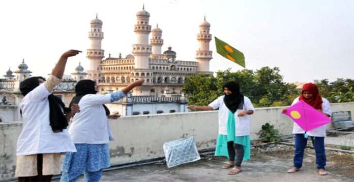 kites at charminar